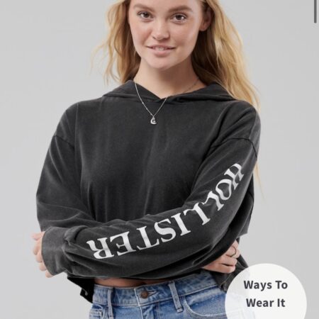 Huge CLEARANCE on name brand clothes for men and women! Thumbnail